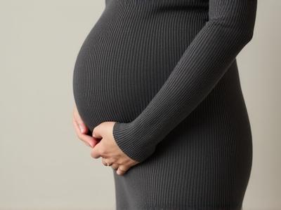 Stretchy rib-knit maternity dress